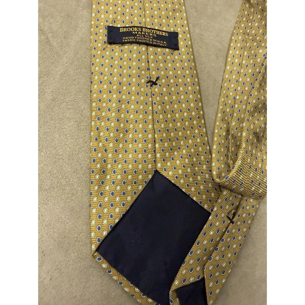 Brooks Brothers Multicolored 100% Silk Tie. *Minor Stain See Pic Nr 4 - Picture 5 of 7